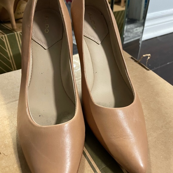 Beige/tan high heeled shoes by Aldo size 6 - Picture 4 of 5